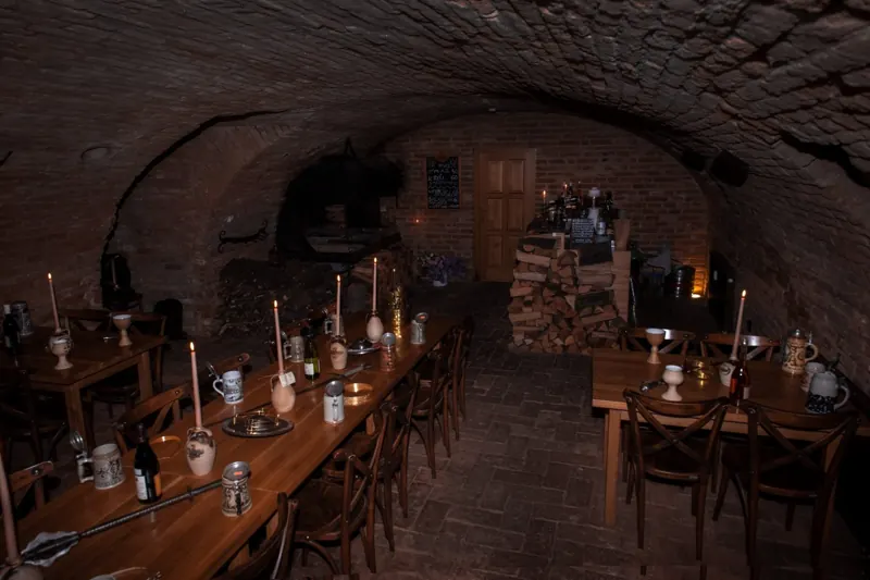 Interiér a atmosféra Královské krčmy v Brně – fotografie 6